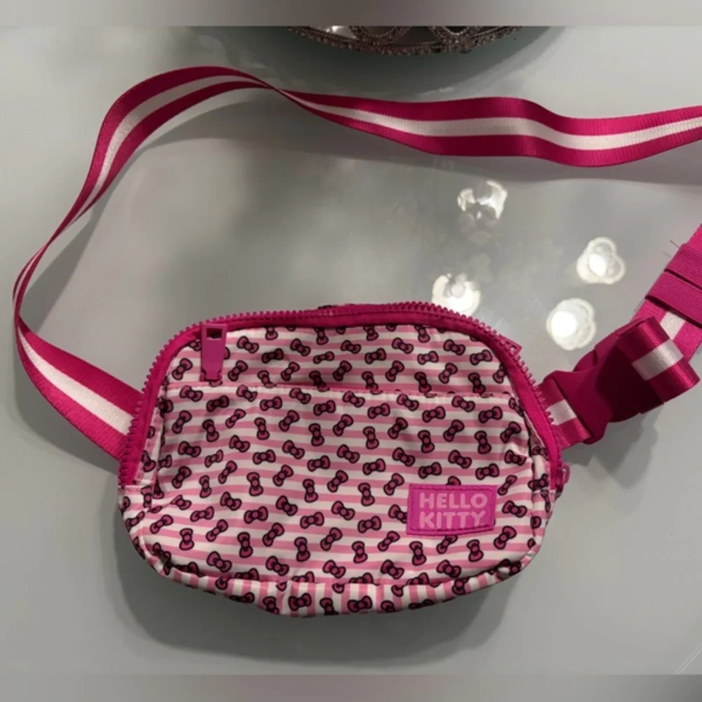 Hello Kitty Vibrant Pink Organizer